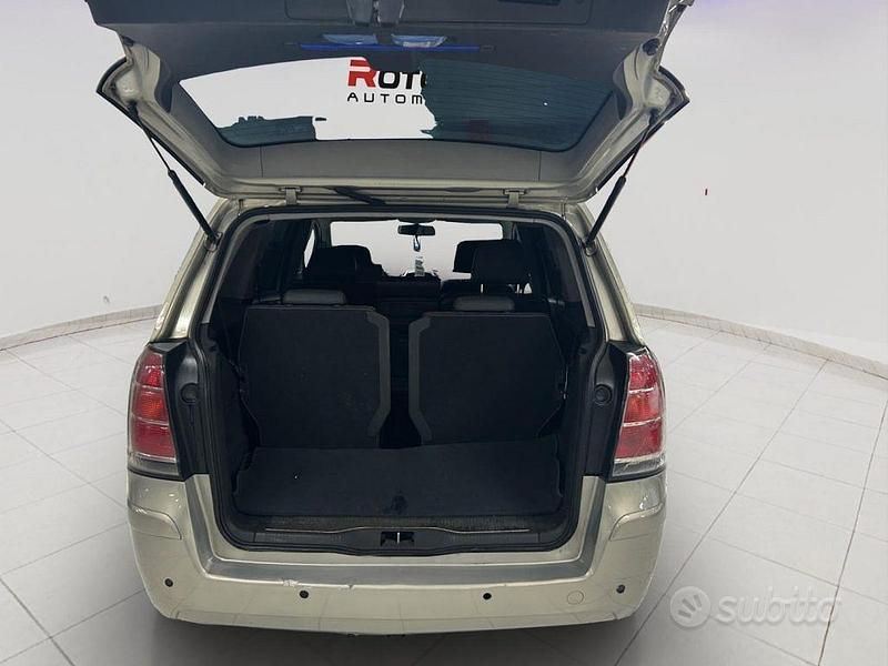 Usata Opel Zafira Cosmo 140 CV (102 kW) 2006 Beige Monovolume