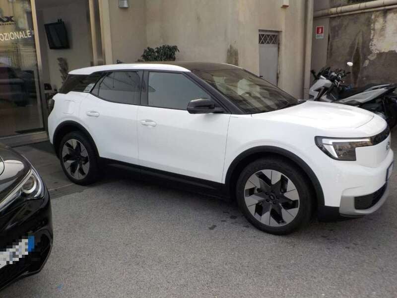 Usata Ford Explorer Standard Range 125 kW (170 CV) 2024 Bianco SUV