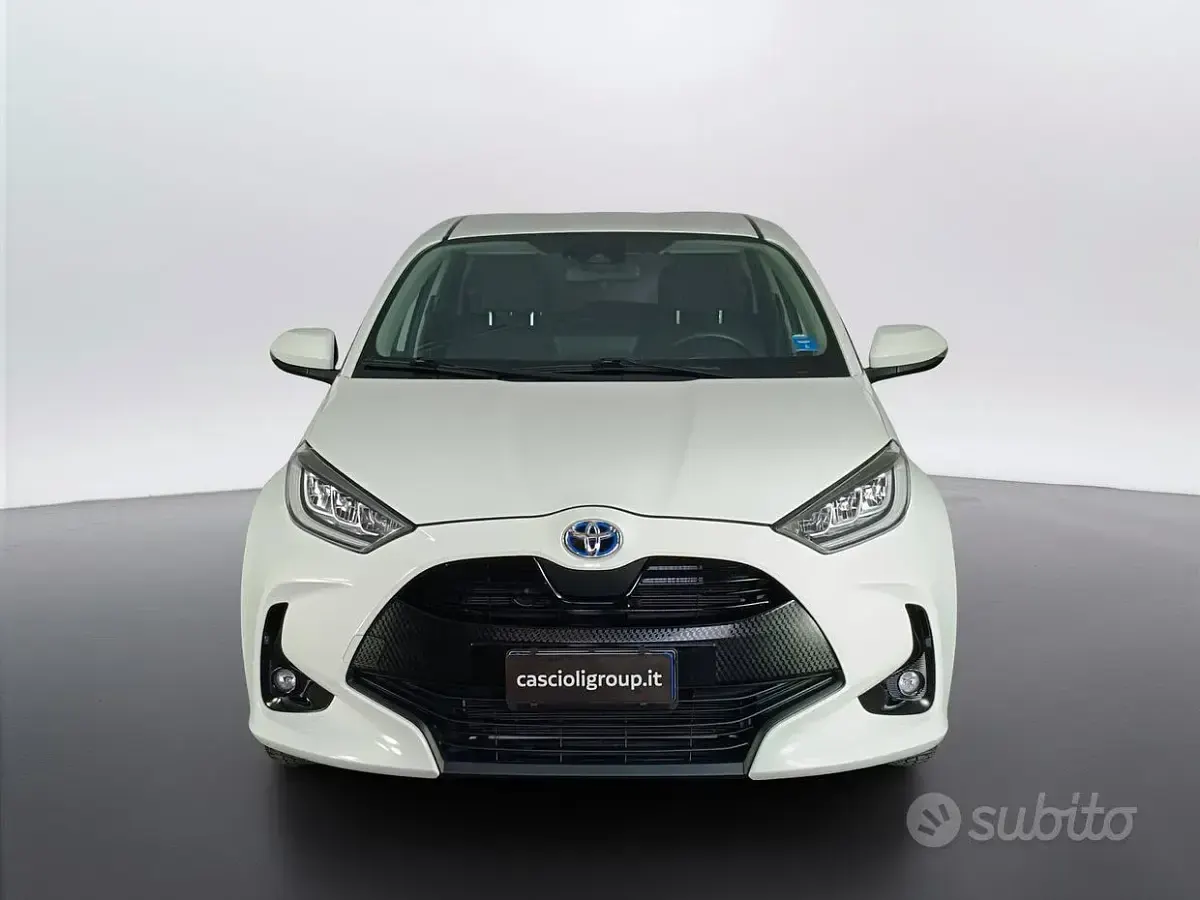 Usata Toyota Yaris Hybrid Trend 92 CV (67 kW) 2022 Bianco Berlina