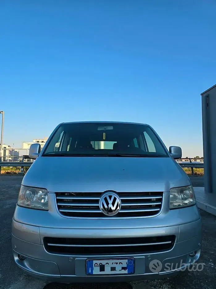 Usata VW Multivan 131 CV (96 kW) 2004 Grigio Monovolume