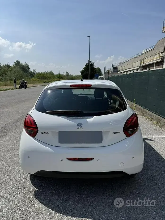Usata Peugeot 208 82 CV (60 kW) 2017 Bianco Utilitaria