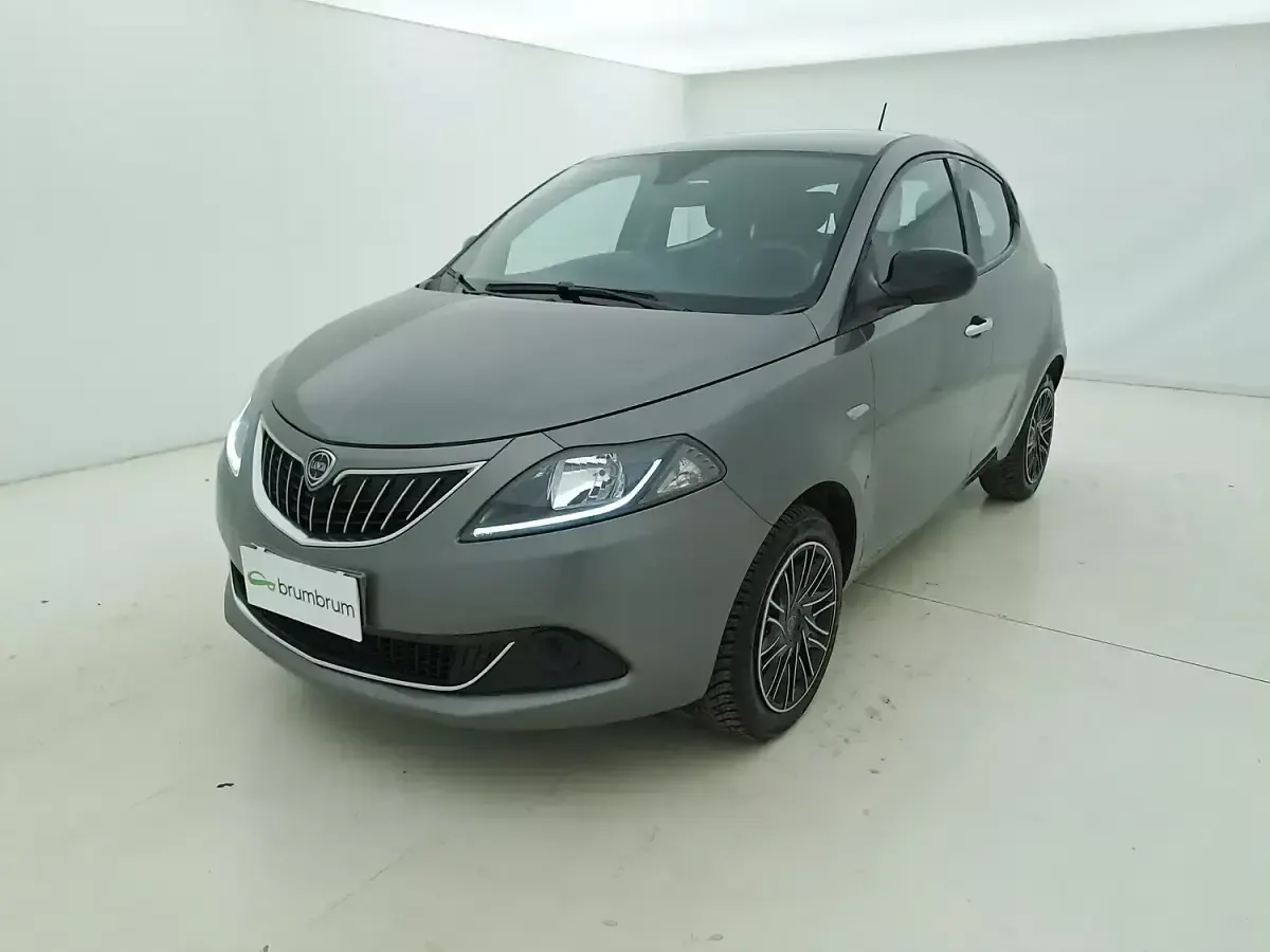 Usata Lancia Ypsilon Silver 70 CV (51 kW) 2022 Grigiogrigio Utilitaria