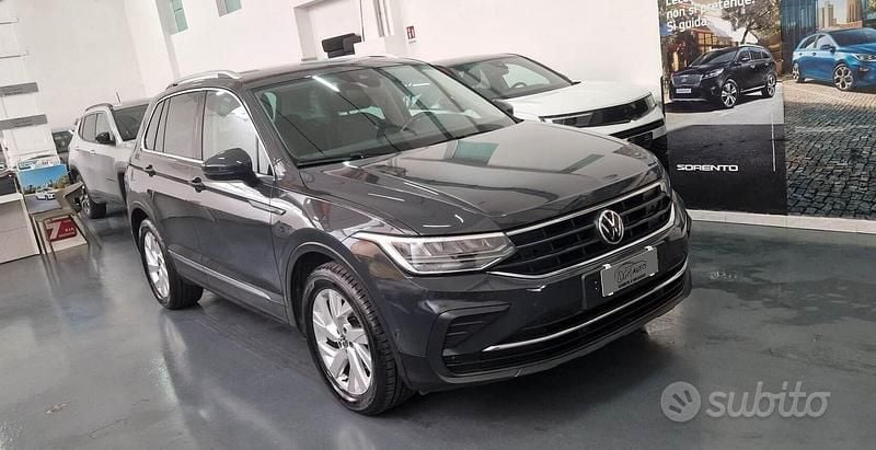 Usata VW Tiguan Life 122 CV (89 kW) 2021 Grigio SUV