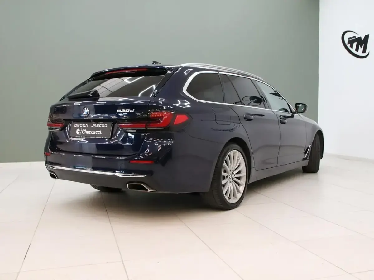 Usata BMW 530 Luxury Line 249 CV (183 kW) 2022 Blu Station wagon