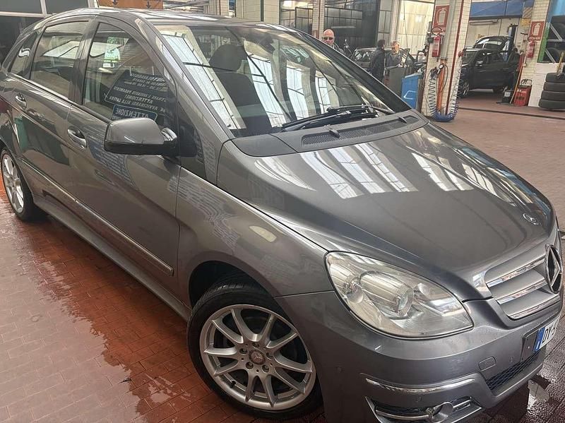 Usata Mercedes B200 136 CV (100 kW) 2009 Argento Monovolume