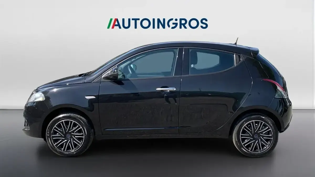 Usata Lancia Ypsilon Silver 69 CV (50 kW) 2023 Nero Utilitaria