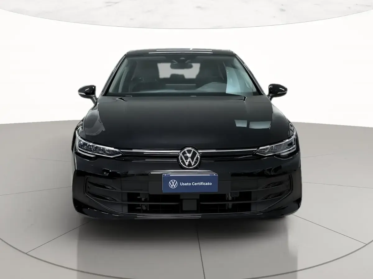 Usata VW Golf VIII Life 115 CV (84 kW) 2025 Grenadill black metallizzato Berlina