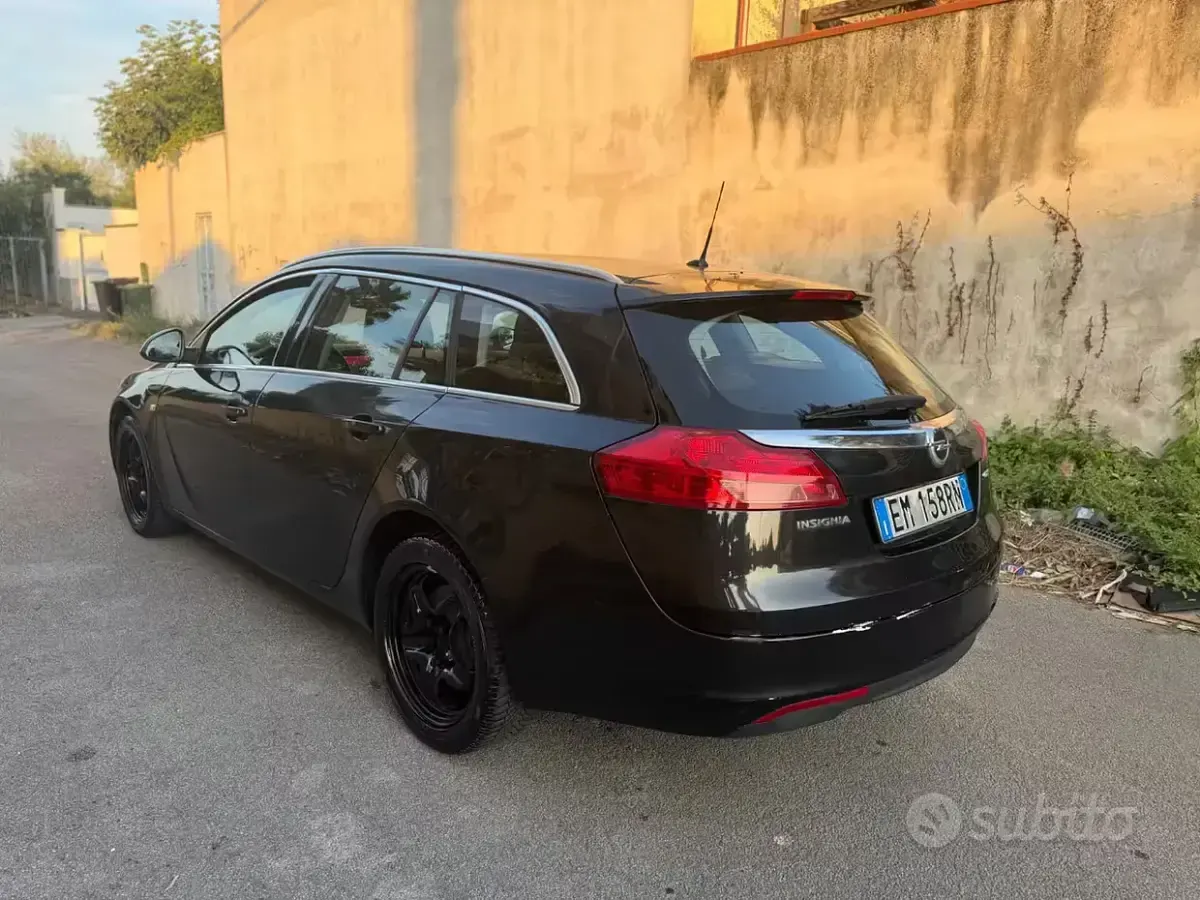 Usata Opel Insignia Cosmo 160 CV (117 kW) 2012 Nero Station wagon