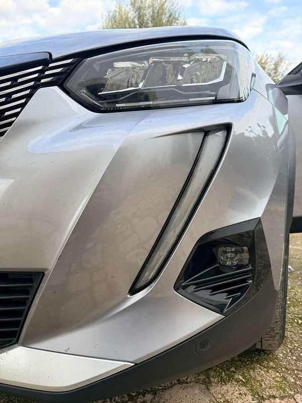 Usata Peugeot 2008 Allure 131 CV (96 kW) 2022 Argento SUV