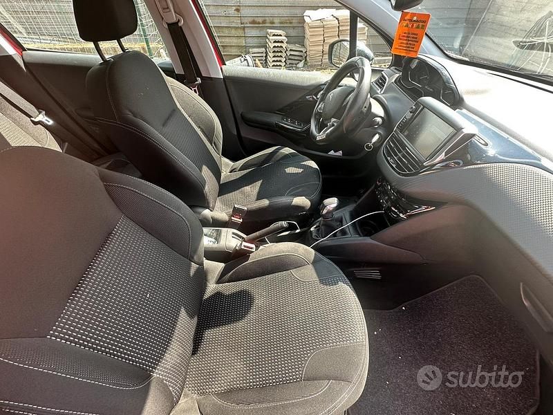 Usata Peugeot 208 110 CV (80 kW) 2016 Rosso Utilitaria