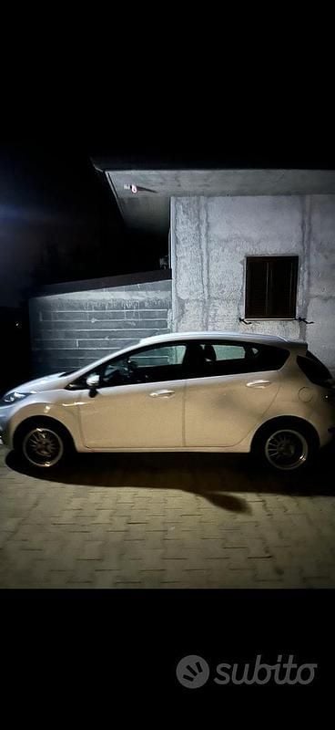 Usata Ford Fiesta 75 CV (55 kW) 2009 Bianco Berlina