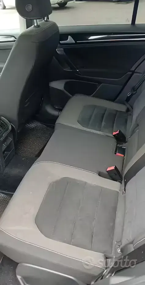 Usata VW Golf Sportsvan 110 CV (80 kW) 2015 Grigio Monovolume