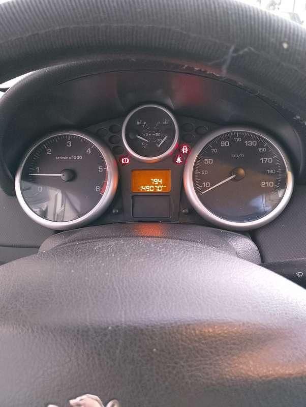 Gebraucht Peugeot 207 Active 68 PS (50 kW) 2012 Limousine