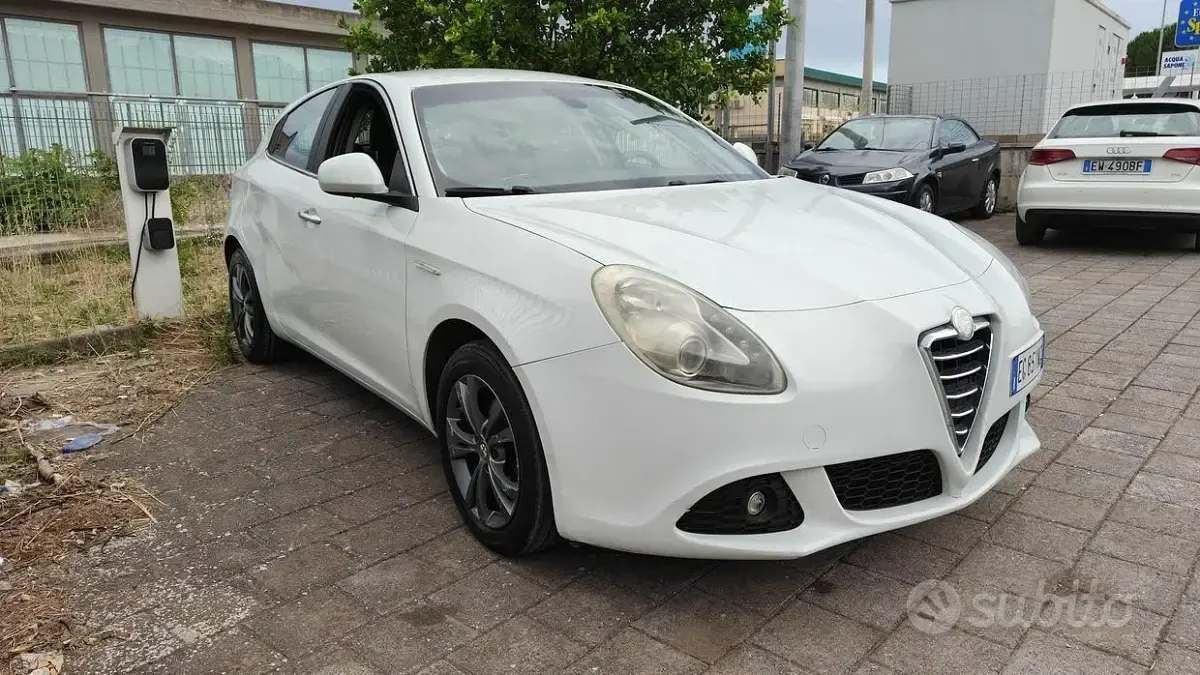 Usata Alfa Romeo Giulietta 105 CV (77 kW) 2011 Bianco Utilitaria