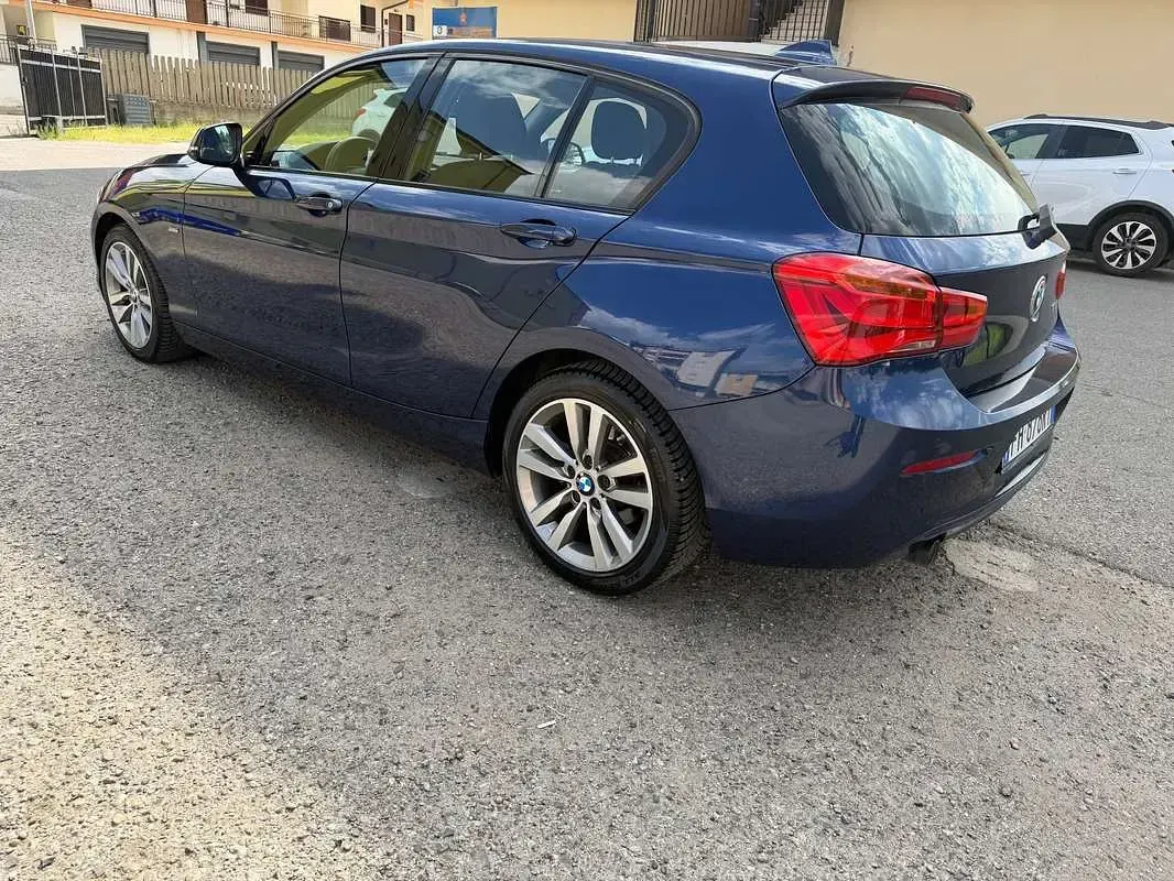 Usata BMW 118 Sport Line 150 CV (110 kW) 2017 Blu/azzurro Utilitaria