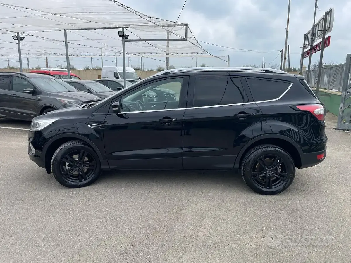 Usata Ford Kuga Titanium 120 CV (88 kW) 2018 Nero SUV