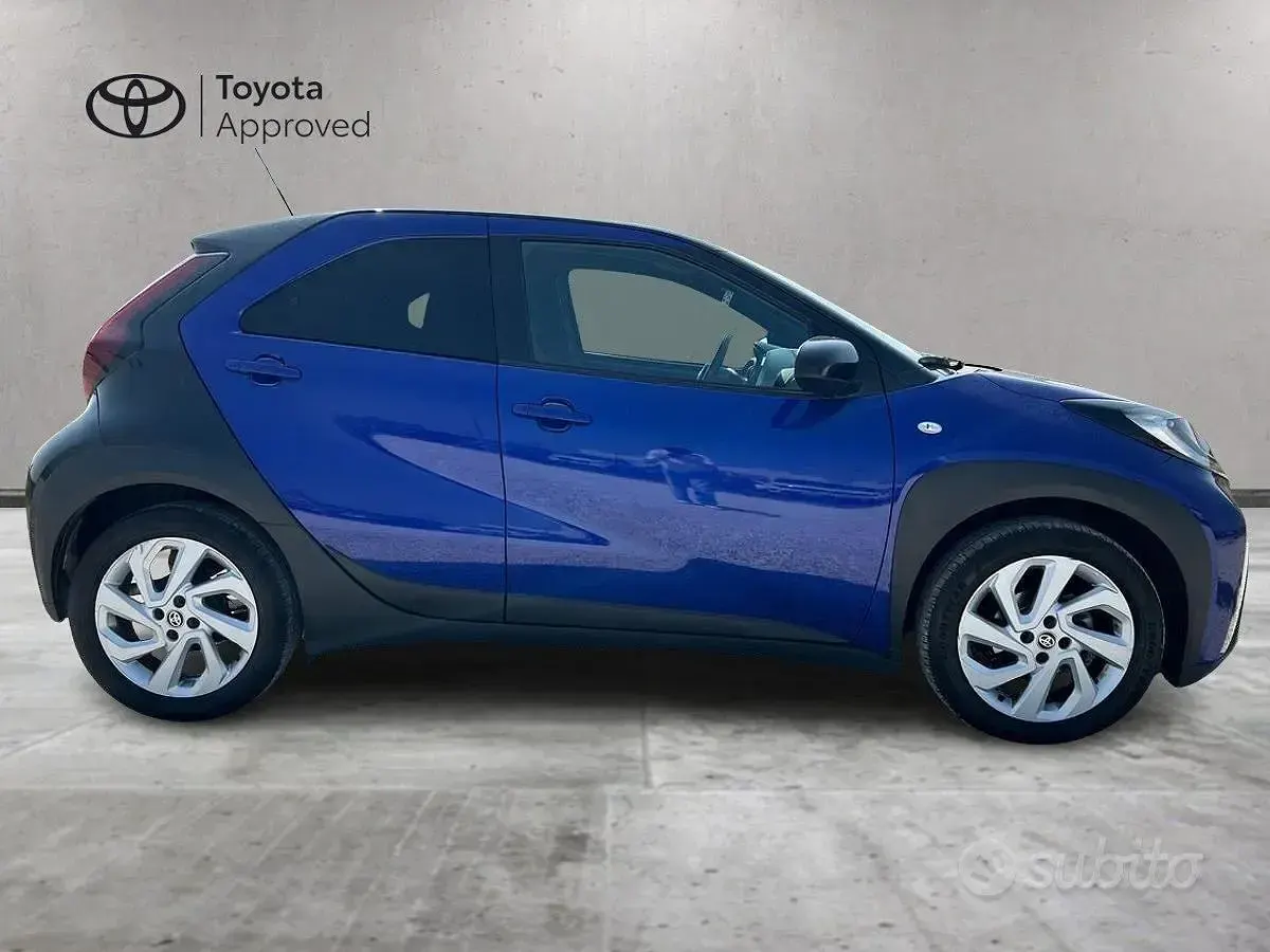 Usata Toyota Aygo X Trend 72 CV (52 kW) 2022 Bluazzurro SUV