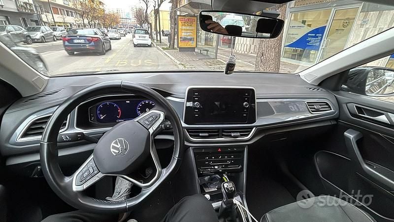 Usata VW T-Roc 150 CV (110 kW) 2024 Nero SUV