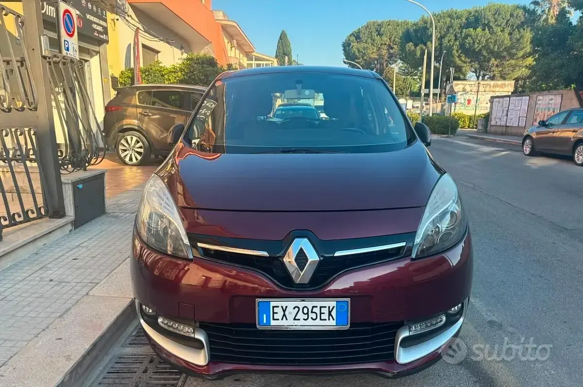 Usata Renault Scénic III 110 CV (80 kW) 2014 Viola Monovolume