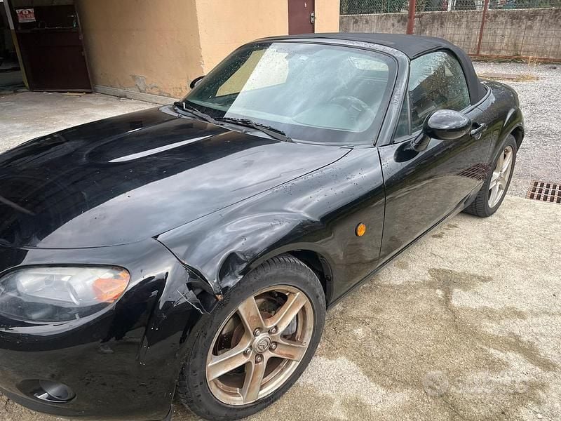 Usata Mazda MX5 126 CV (92 kW) 2006 Nero Cabrio
