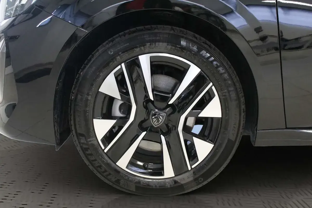 Nuova Peugeot 208 Allure 102 CV (75 kW) 2026 Nero Utilitaria