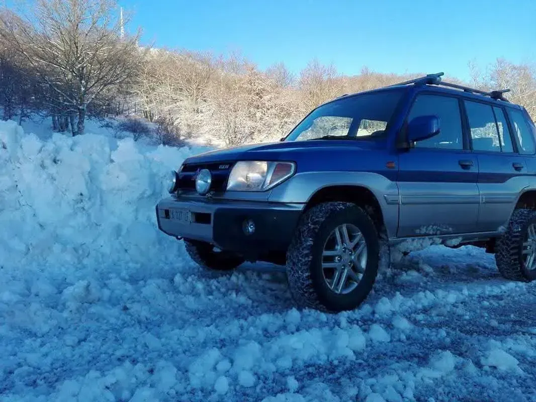 Usata Mitsubishi Pajero 129 CV (94 kW) 2001 Blu SUV