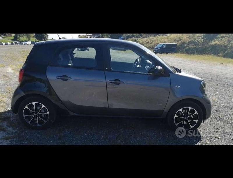 Usata Smart ForFour Passion 71 CV (52 kW) 2016 Grigio Utilitaria