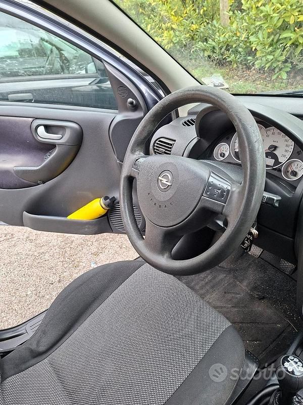 Usata Opel Corsa 75 CV (55 kW) 2006 Marrone Utilitaria