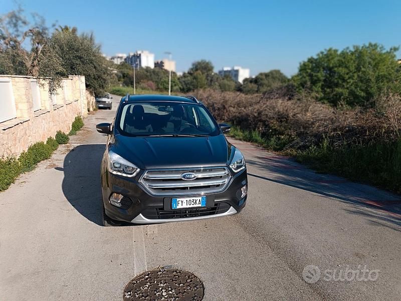 Usata Ford Kuga Business Edition 120 CV (88 kW) 2019 Grigio SUV