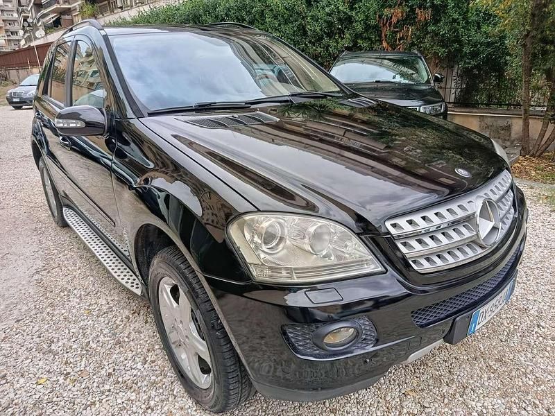 Usata Mercedes ML320 224 CV (164 kW) 2006 Nero SUV