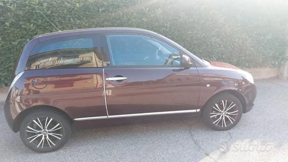 Usata Lancia Ypsilon 60 CV (44 kW) 2011 Utilitaria