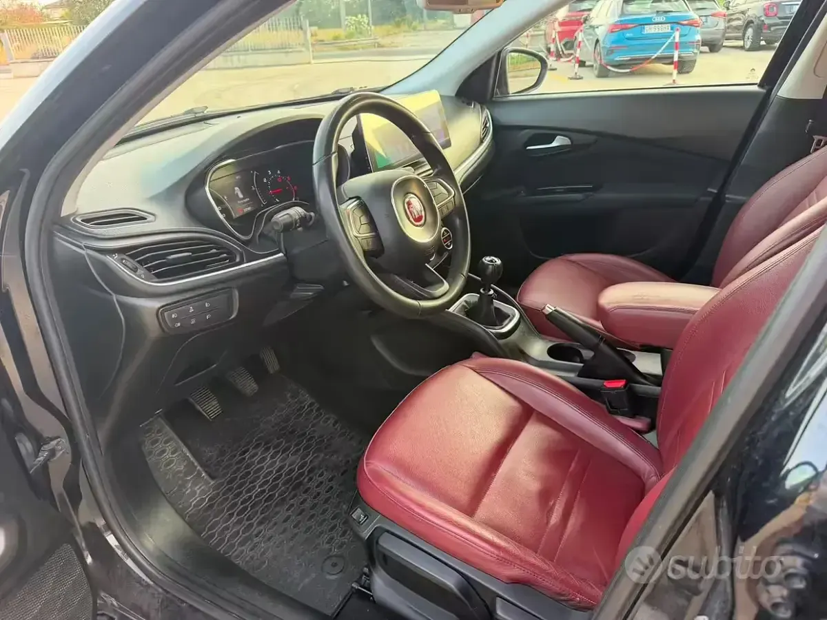 Usata Fiat Tipo Easy 120 CV (88 kW) 2017 Nero Berlina