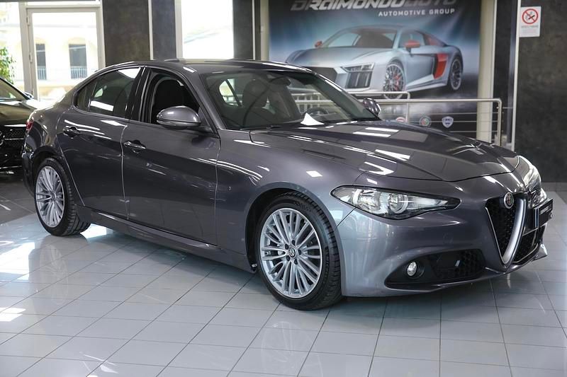 Usata Alfa Romeo Giulia Super 150 CV (110 kW) 2016 Grigio Berlina