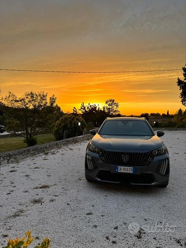 Usata Peugeot 2008 100 CV (73 kW) 2023 SUV