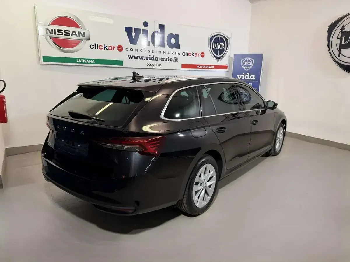 Nuova Skoda Octavia Executive 150 CV (110 kW) 2025 Nero Station wagon