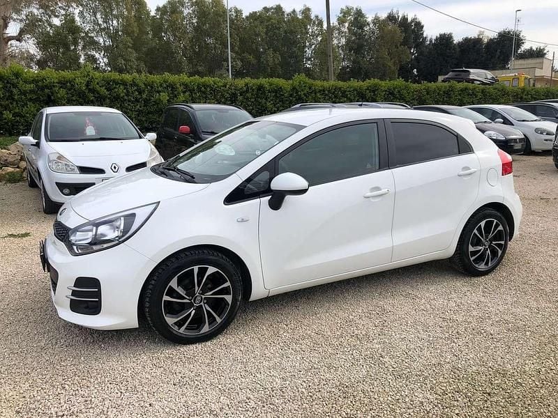 Usata Kia Rio 75 CV (55 kW) 2016 Bianco Utilitaria