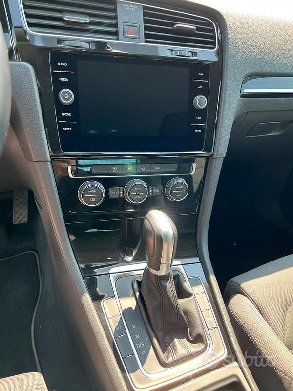 Usata VW Golf VII 110 CV (80 kW) 2018 Grigio Utilitaria