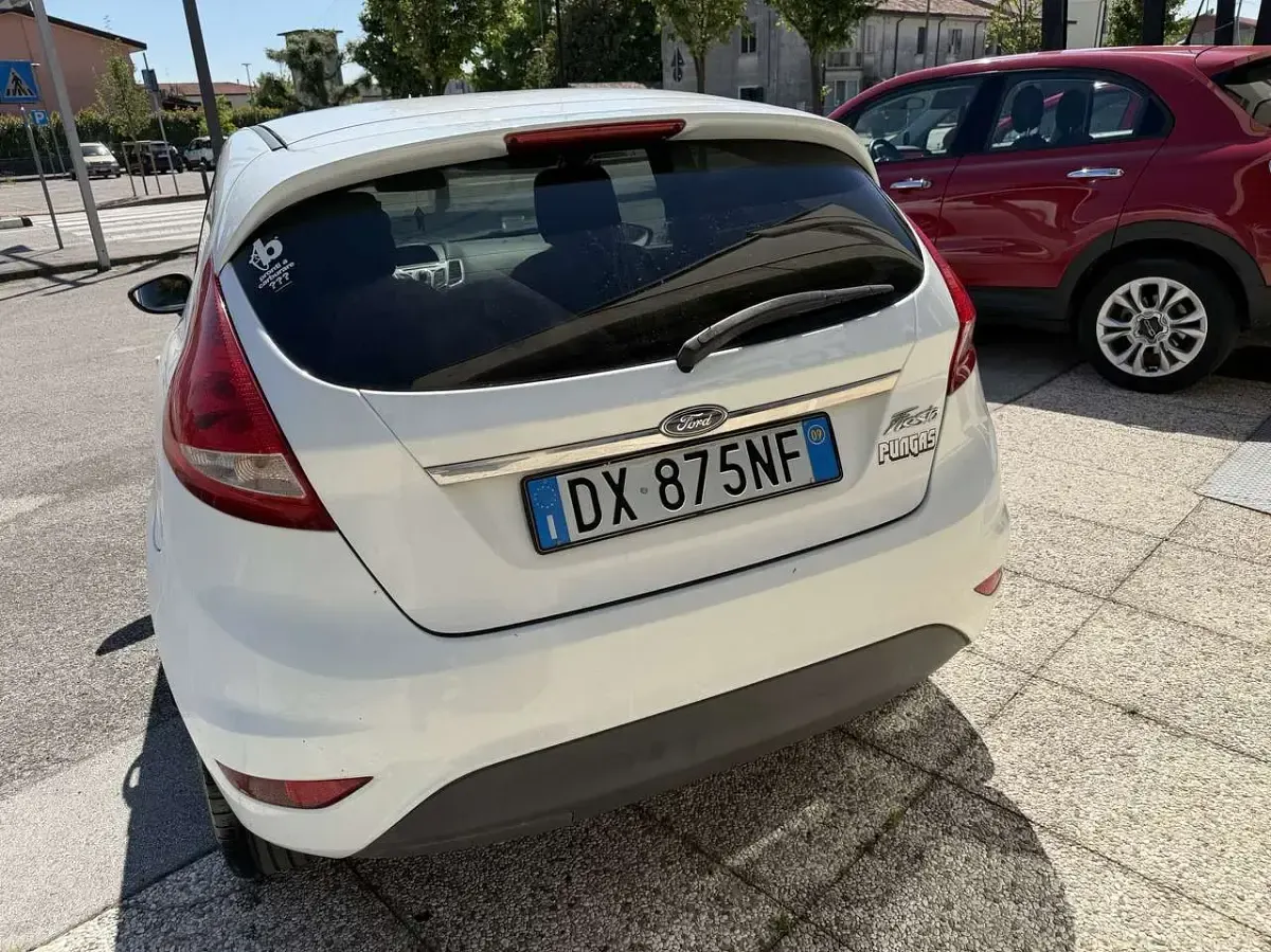 Usata Ford Fiesta 95 CV (69 kW) 2009 Other Berlina