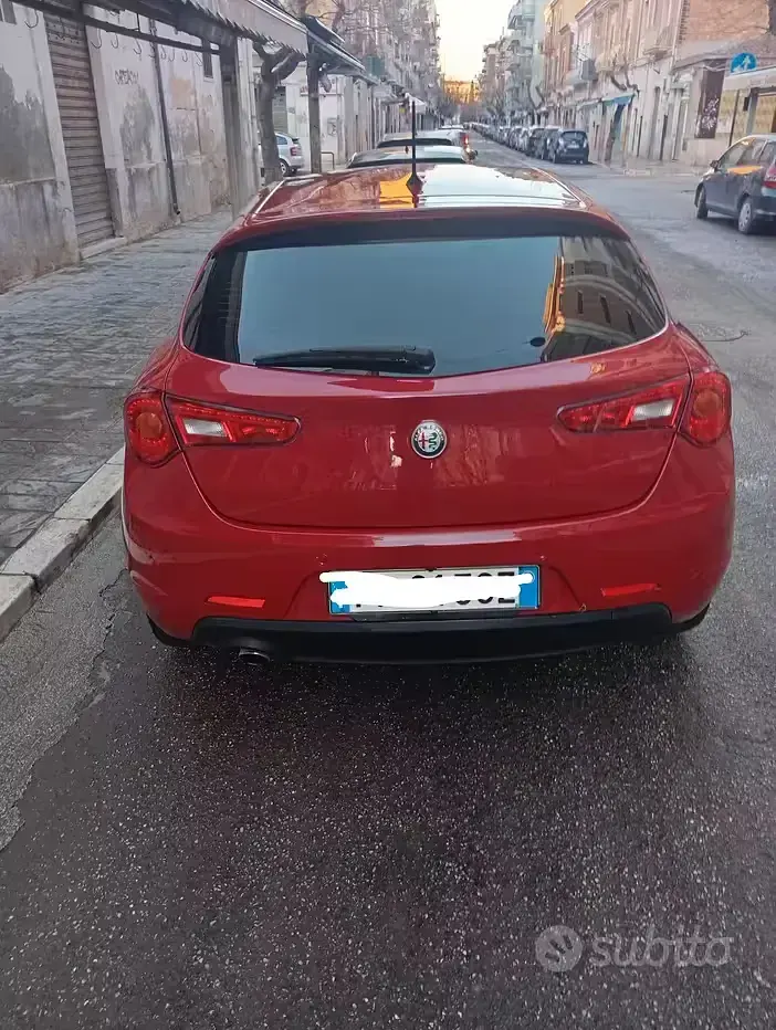 Usata Alfa Romeo Giulietta 120 CV (88 kW) 2018 Rosso Utilitaria