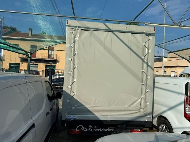 Usata Iveco Daily 136 CV (100 kW) 2020 Verde(met.) Berlina