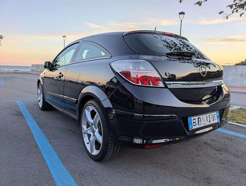 Nero Usata 2008 Opel Astra GTC Cosmo Coupé | 2800 € (Ottimo prezzo) - Immagine 1/4