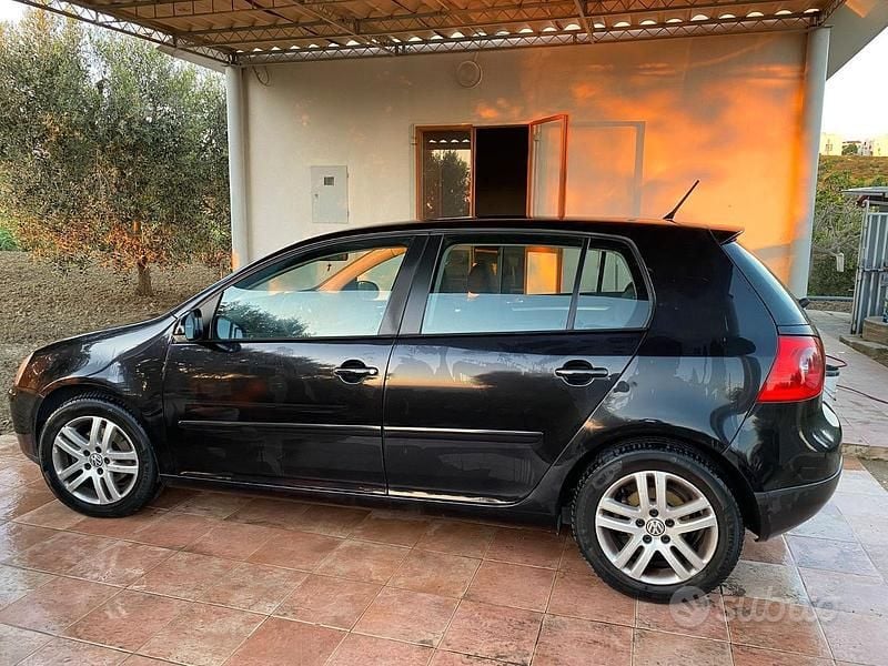 Begagnad VW Golf V 105 HK (77 kW) 2007 Svart Sedan