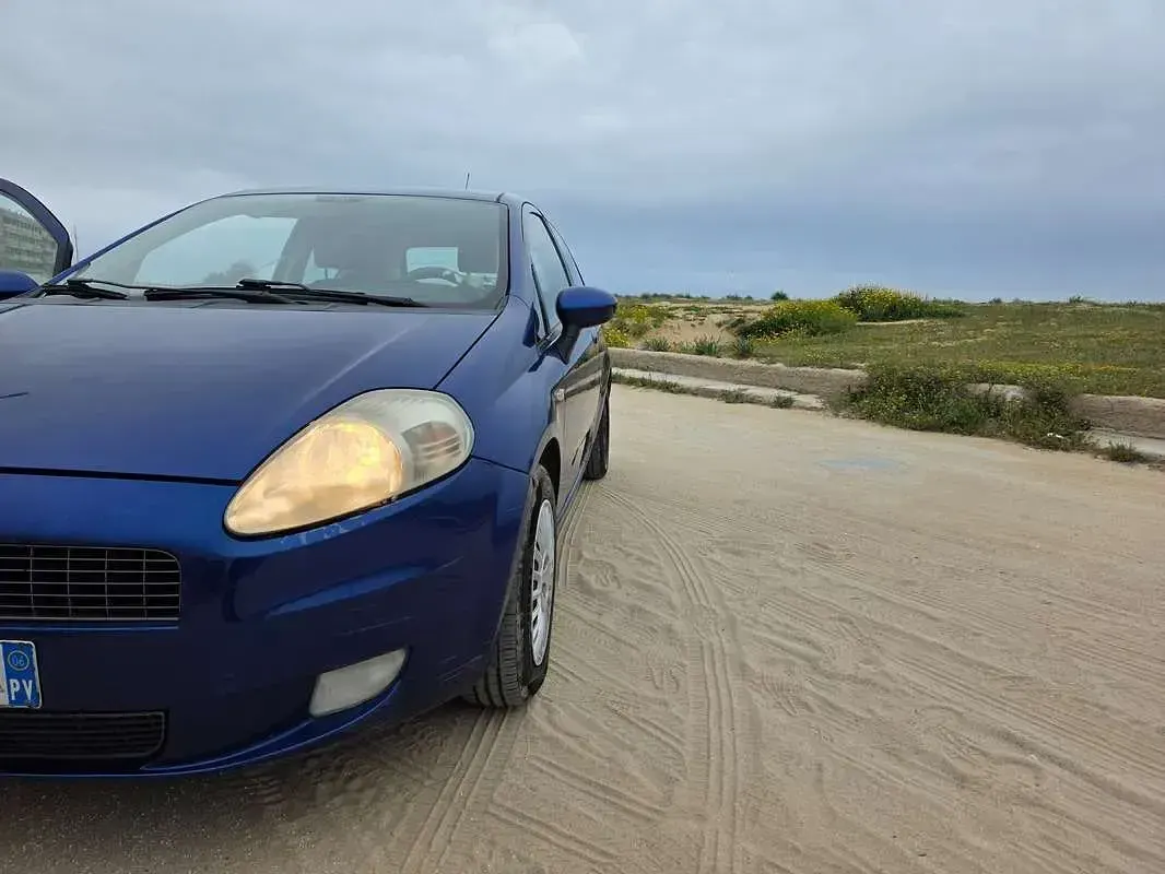 Usata Fiat Grande Punto Active 65 CV (47 kW) 2006 Blu/azzurro Utilitaria