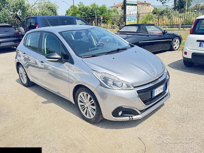 Grigio Usata 2019 Peugeot 208 Due volumi | 5999 € (Super prezzo) - Immagine 1/4