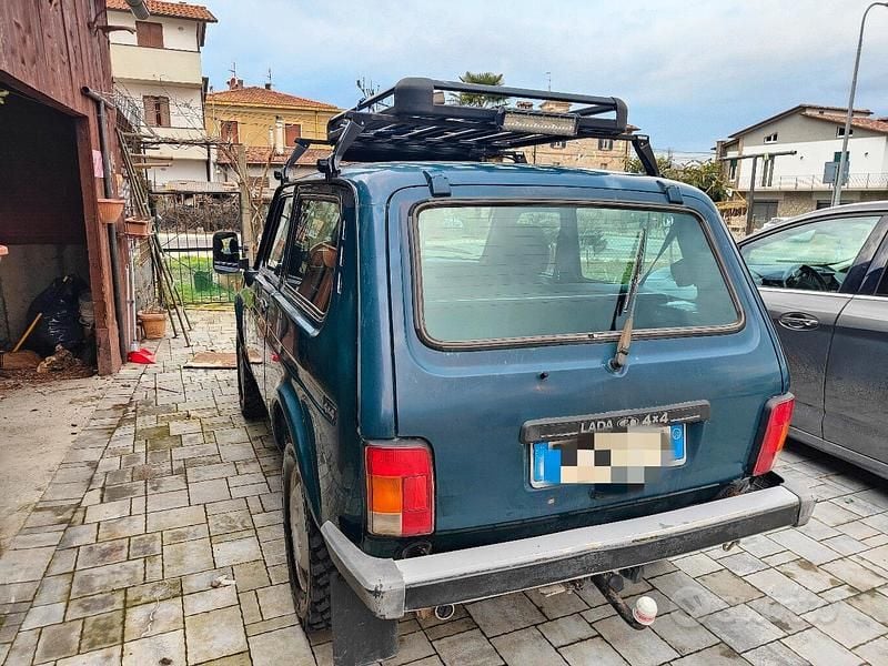 Usata Lada niva 81 CV (59 kW) 2010 SUV