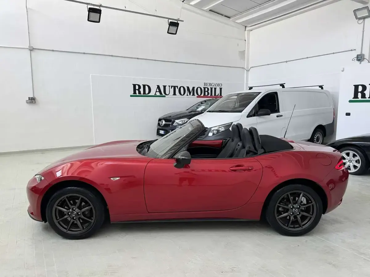 Usata Mazda MX5 Exceed 131 CV (96 kW) 2016 Metallizzato rubino Cabrio