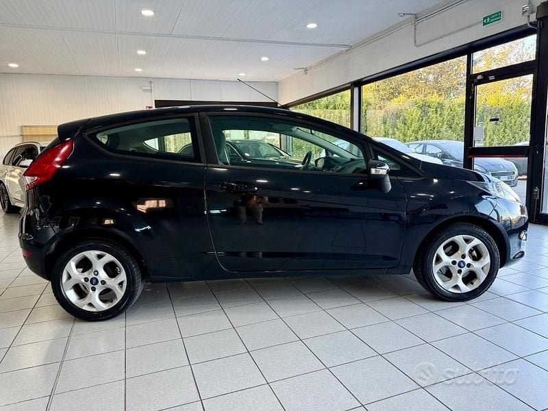 Usata Ford Fiesta Titanium 70 CV (51 kW) 2011 Nero Utilitaria