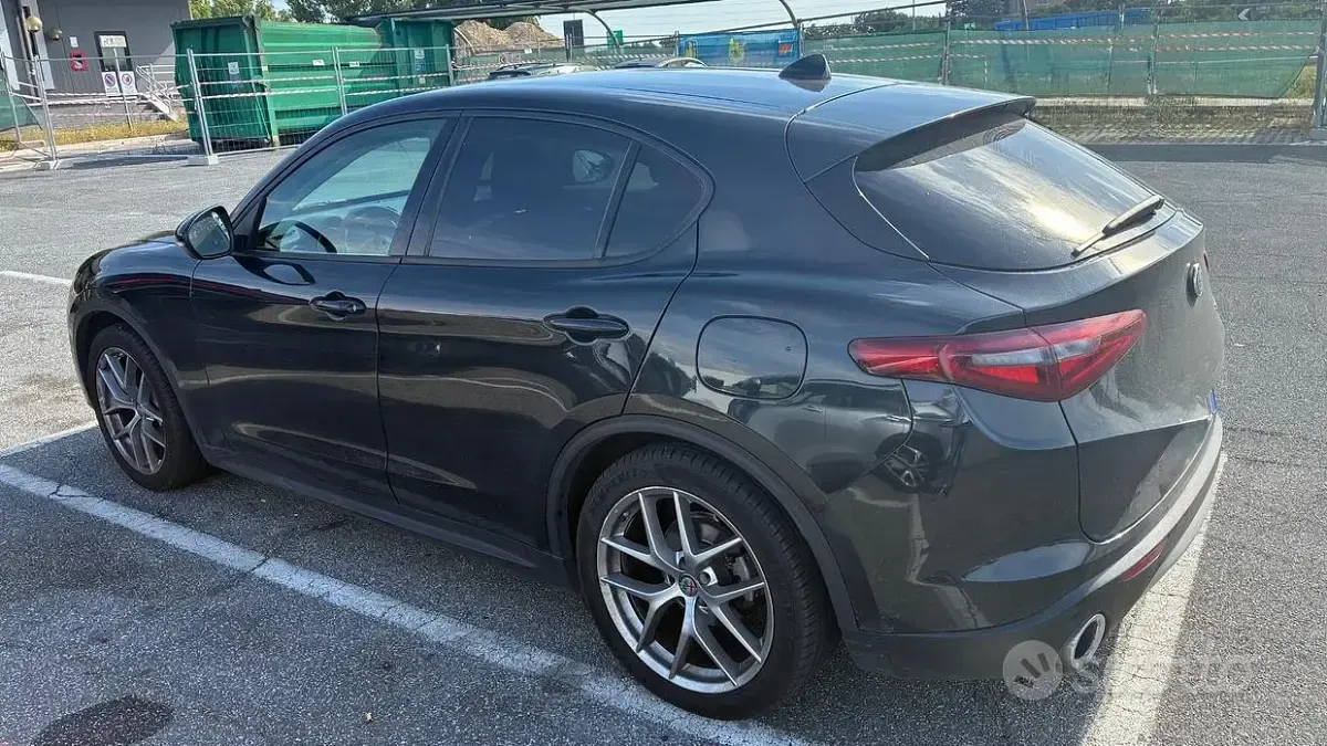 Usata Alfa Romeo Stelvio 160 CV (117 kW) 2019 Nero SUV