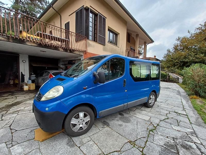 Usata Opel Vivaro 146 CV (107 kW) 2007 Blu/azzurro Monovolume