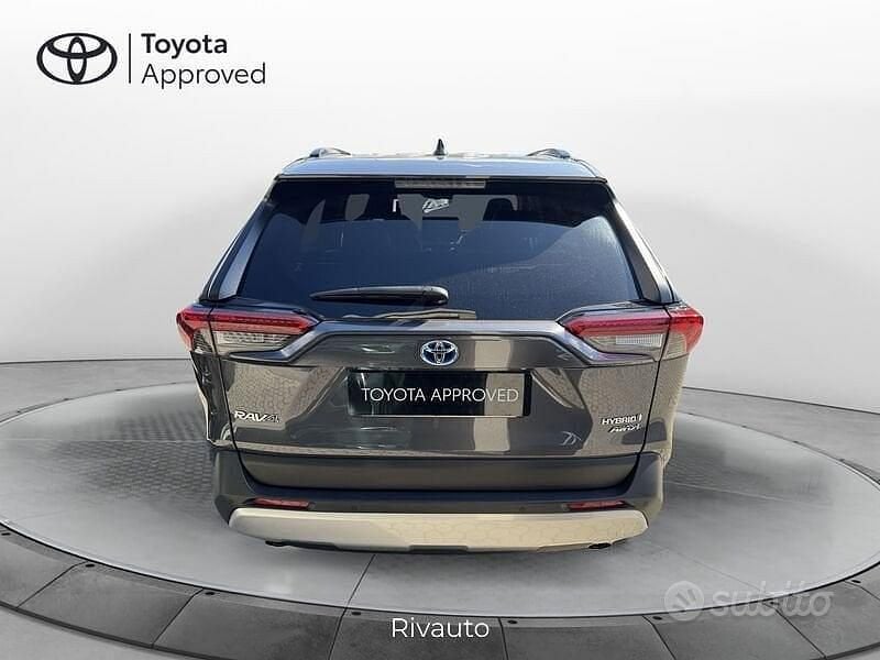 Usata Toyota RAV4 Hybrid 222 CV (163 kW) 2023 Grigio scuro SUV